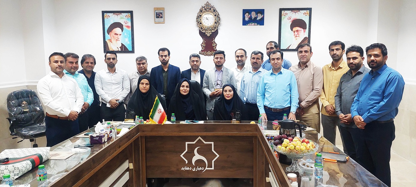 صدیقه سعادتمند بخشدار مرکزی دشتستان