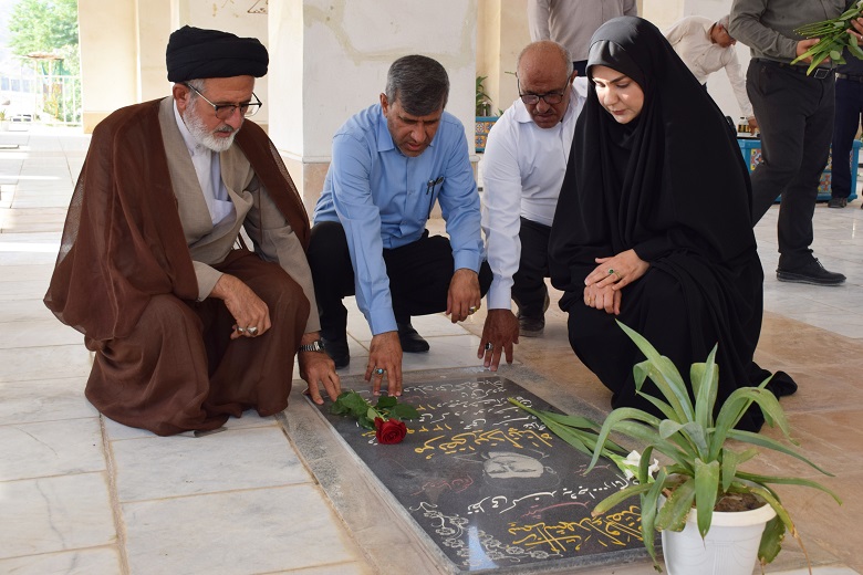 صدیقه سعادتمند بخشدار مرکزی دشتستان - گلزار شهدا دالکی